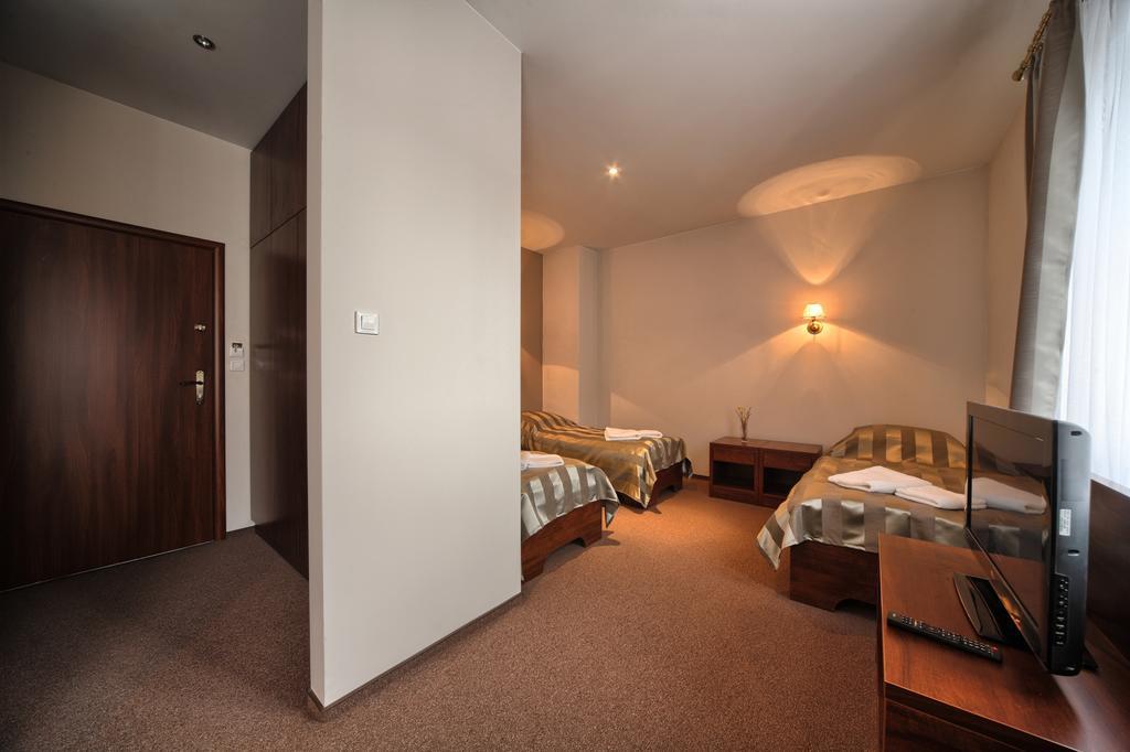 Hotel Stara Fabryka Malogoszcz Quarto foto