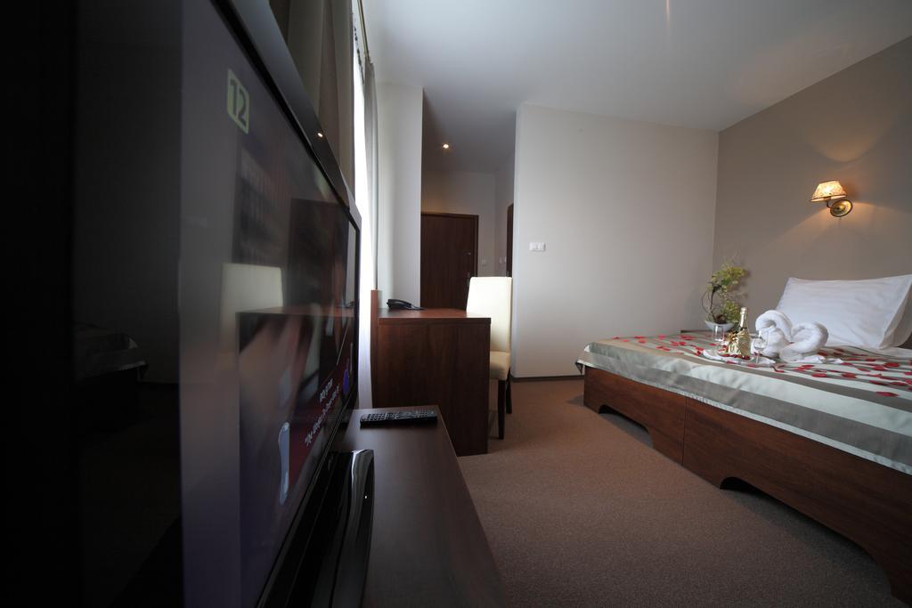 Hotel Stara Fabryka Malogoszcz Quarto foto