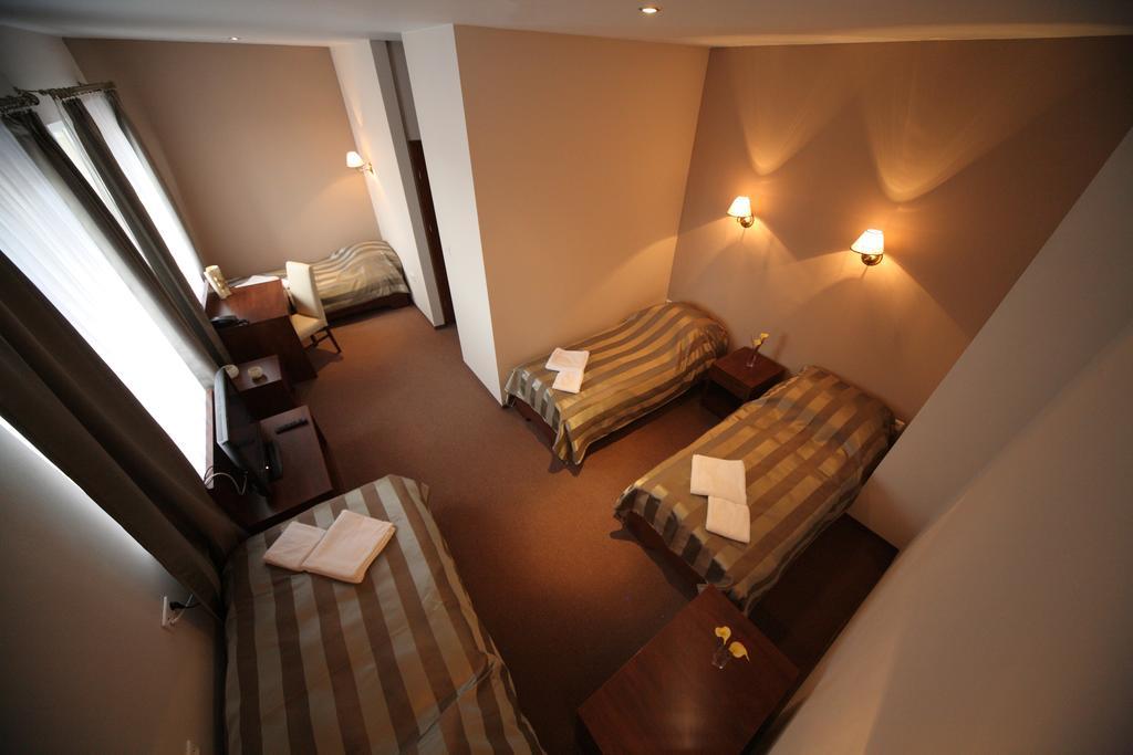 Hotel Stara Fabryka Malogoszcz Quarto foto